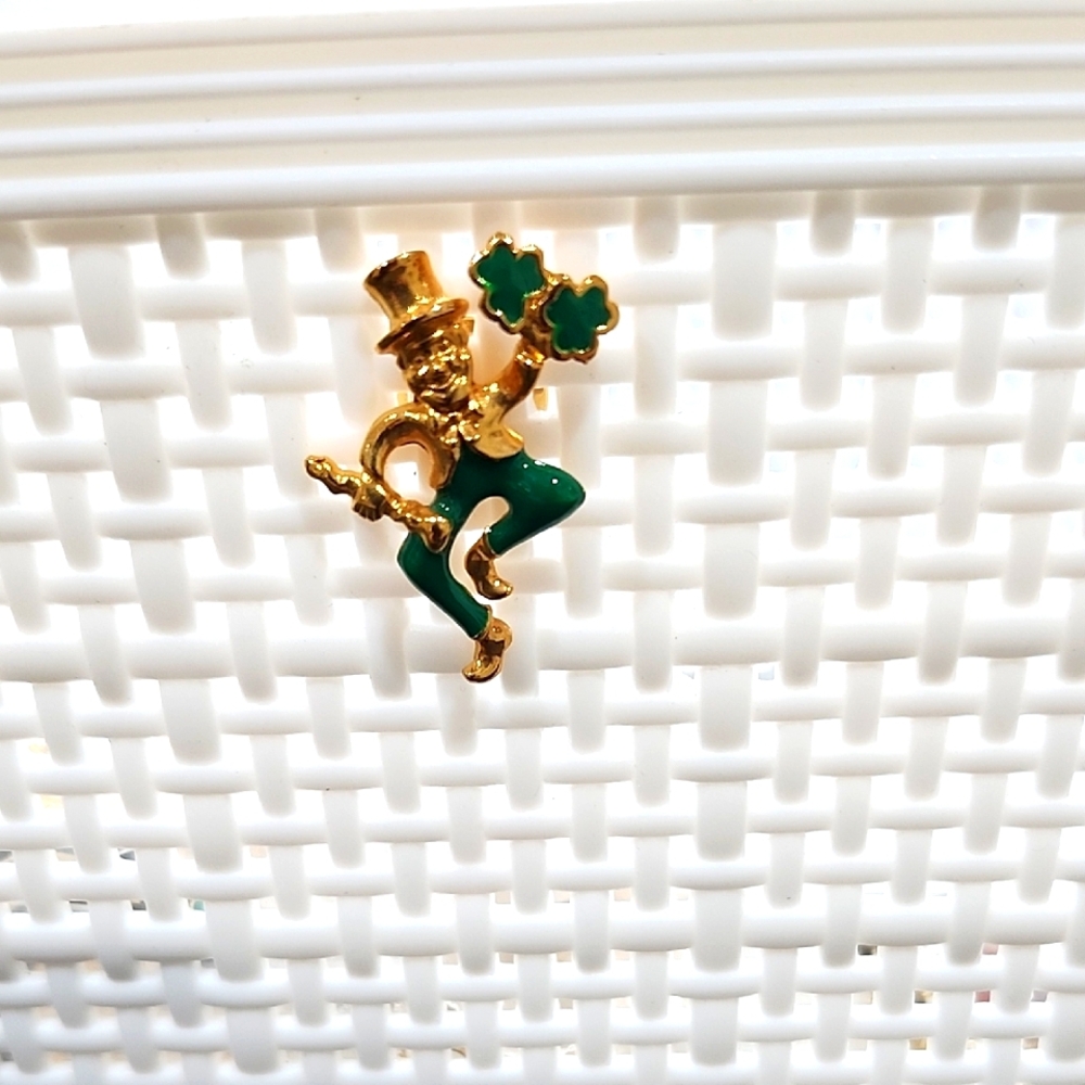 VINTAGE AVON GOLD and GREEN LEPRECHAUN BROOCH